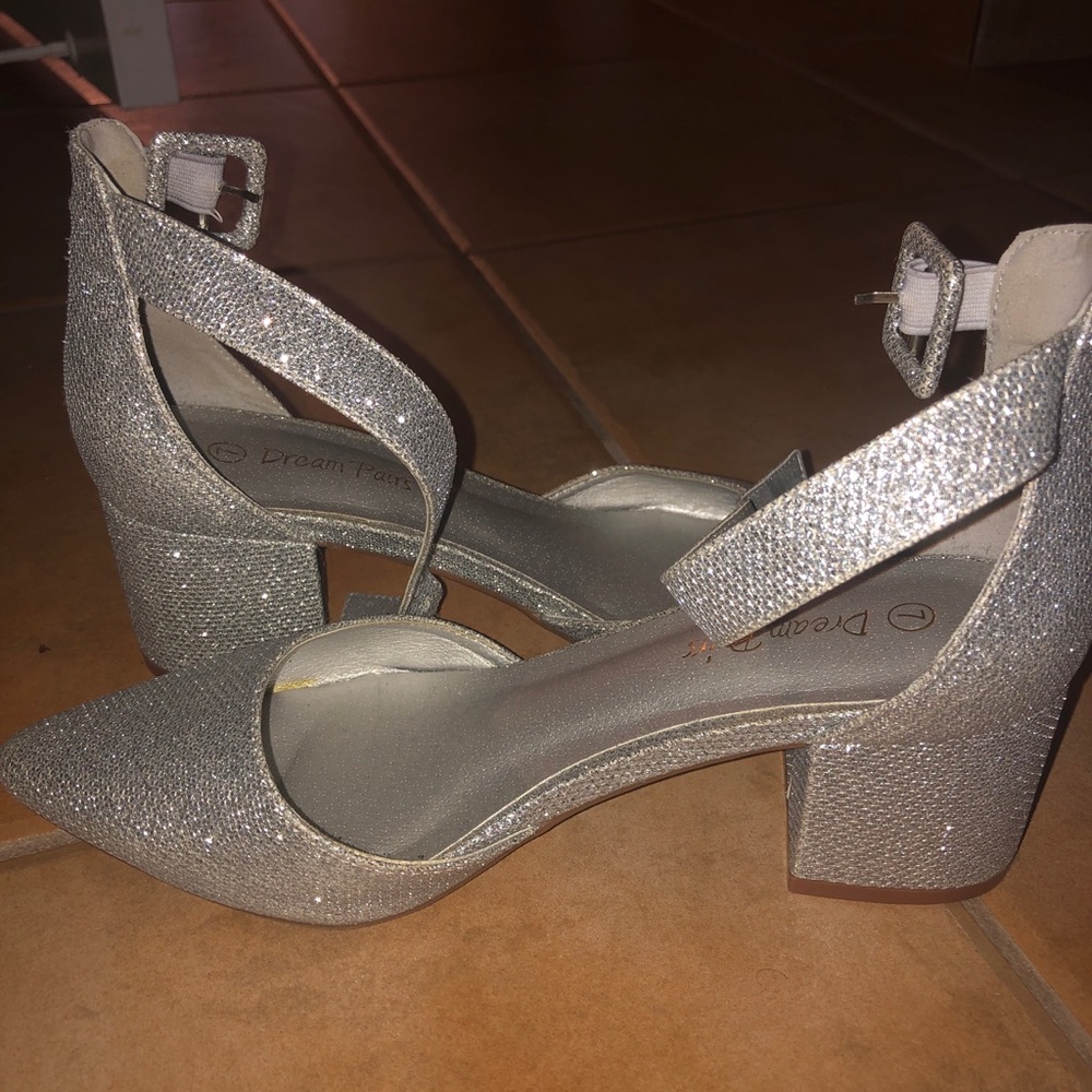 Beautiful / Gorgeous Silver Dream Pairs low Heels
